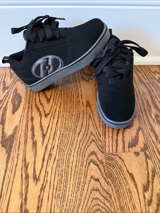 Heelys Other - Heelys Black and Gray Youth Lace-Up Skate Sneakers